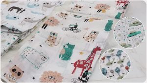 Baby Mulltücher; Mullwindeln; Spucktücher; fensilo; mulltücher baby; mulltücher baby mädchen; spucktücher baby; spucktücher baby mädchen; spucktuch junge; Fensilo baby; Fensilo baby blanket; blanket; baby blanket; newborn; object; knitted; top view; Fensilo.com; white blanket; white; background; beautiful; indoors; sheet; cover; fabric; wash; cushion; bed; polyester; satin; protection; swaddle blanket; comfortable; cotton; hypoallergenic; cute; design; washable; warm; comfy; care; soft; bedroom; set; size; crib; baby crib; outdoor; playground; vacation; park; sleep; colorful; breathable; layers; 2 layers; premium; materials; premium materials; high-quality; quality; unisex; 10 set blankets; jungle animals; forest animals; crocodile; whale; cat