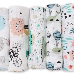 Baby Mulltücher; Mullwindeln; Spucktücher; fensilo; mulltücher baby; mulltücher baby mädchen; spucktücher baby; spucktücher baby mädchen; spucktuch junge; Fensilo baby; Fensilo baby blanket; blanket; baby blanket; newborn; object; knitted; top view; Fensilo.com; white blanket; white; background; beautiful; indoors; sheet; cover; fabric; wash; cushion; bed; polyester; satin; protection; swaddle blanket; comfortable; cotton; hypoallergenic; cute; design; washable; warm; comfy; care; soft; bedroom; set; size; crib; baby crib; outdoor; playground; vacation; park; sleep; colorful; breathable; layers; 2 layers; premium; materials; premium materials; high-quality; quality; unisex; 5 set blankets; animals; cat,whale,dog,crocodile,adorable animals; leaves; paws; flowers;