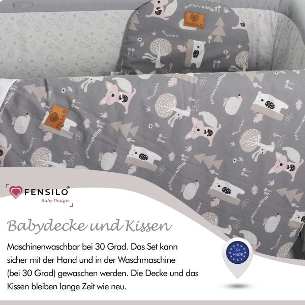 Baby Mulltücher; Mullwindeln; Spucktücher; fensilo; mulltücher baby; mulltücher baby mädchen; spucktücher baby; spucktücher baby mädchen; spucktuch junge; Fensilo baby; Fensilo baby blanket; blanket; baby blanket; muslin baby blanket; muslin girl blanket; baby boy blanket; muslin baby boy blanket; newborn; object; knitted; top view; Fensilo.com; beautiful; indoors; sheet; female; male; cover; fabric; wash; cushion; bed; polyester; satin; feminine; girly; protection; white; swaddle blanket; pillow; white pillow; comfortable; cotton; hypoallergenic; cute; design; washable; girl; boy; baby boy; baby girl; warm; comfy; care; soft; bedroom; set; size; baby pillow; adorable blanket; white background; gray blanket; fox; bunny; polar bear; bear; tree; animals; cute animals; adorable animals;