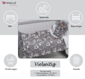 Baby Mulltücher; Mullwindeln; Spucktücher; fensilo; mulltücher baby; mulltücher baby mädchen; spucktücher baby; spucktücher baby mädchen; spucktuch junge; Fensilo baby; Fensilo baby blanket; blanket; baby blanket; muslin baby blanket; muslin girl blanket; baby boy blanket; muslin baby boy blanket; newborn; object; knitted; top view; Fensilo.com; beautiful; indoors; sheet; female; male; cover; fabric; wash; cushion; bed; polyester; satin; feminine; girly; protection; white; swaddle blanket; pillow; white pillow; comfortable; cotton; hypoallergenic; cute; design; washable; girl; boy; baby boy; baby girl; warm; comfy; care; soft; bedroom; set; size; baby pillow; adorable blanket; white background; gray blanket; fox; bunny; polar bear; bear; tree; animals; cute animals; adorable animals;