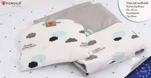 Baby Mulltücher; Mullwindeln; Spucktücher; fensilo; mulltücher baby; mulltücher baby mädchen; spucktücher baby; spucktücher baby mädchen; spucktuch junge; Fensilo baby; Fensilo baby blanket; blanket; baby blanket; newborn; object; knitted; top view; Fensilo.com; beautiful; indoors; sheet; female; male; cover; fabric; wash; cushion; bed; polyester; satin; feminine; protection; white; swaddle blanket; pillow; white pillow; comfortable; cotton; hypoallergenic; cute; design; washable; girl; boy; baby boy; baby girl; warm; comfy; care; soft; bedroom; set; size; baby pillow; adorable blanket; white background; clouds; colorful clouds; Dream a little dream; black clouds; blue clouds; grey clouds; gray baby blanket; gray blanket;