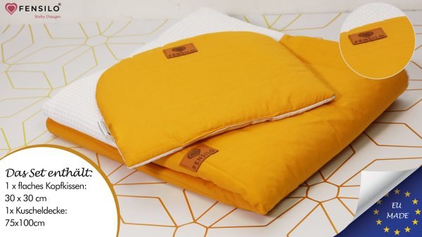 Baby Mulltücher; Mullwindeln; Spucktücher; fensilo; mulltücher baby; mulltücher baby mädchen; spucktücher baby; spucktücher baby mädchen; spucktuch junge; Fensilo baby; Fensilo baby blanket; blanket; baby blanket; muslin baby blanket; muslin girl blanket; baby boy blanket; muslin baby boy blanket; newborn; object; knitted; top view; Fensilo.com; beautiful; indoors; sheet; female; male; cover; fabric; wash; cushion; bed; polyester; satin; feminine; girly; protection; white; swaddle blanket; pillow; white pillow; comfortable; cotton; hypoallergenic; cute; design; washable; girl; boy; baby boy; baby girl; warm; comfy; care; soft; bedroom; set; size; baby pillow; adorable blanket; white background; mustard; mustard blanket; white and mustard; mustard pillow;