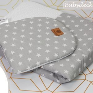 Baby Mulltücher; Mullwindeln; Spucktücher; fensilo; mulltücher baby; mulltücher baby mädchen; spucktücher baby; spucktücher baby mädchen; spucktuch junge; Fensilo baby; Fensilo baby blanket; blanket; baby blanket; muslin baby blanket; muslin girl blanket; baby boy blanket; muslin baby boy blanket; newborn; object; knitted; top view; Fensilo.com; beautiful; indoors; sheet; female; male; cover; fabric; wash; cushion; bed; polyester; satin; feminine; girly; protection; white; swaddle blanket; pillow; white pillow; comfortable; cotton; hypoallergenic; cute; design; washable; girl; boy; baby boy; baby girl; warm; comfy; care; soft; bedroom; set; size; baby pillow; adorable blanket; white background; gray; white stars; stars; moses basket; basket; basket on floor;