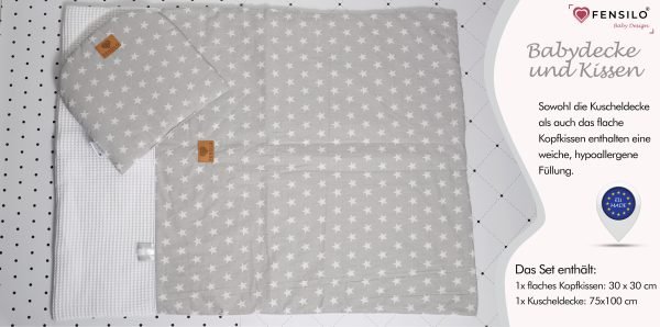 Baby Mulltücher; Mullwindeln; Spucktücher; fensilo; mulltücher baby; mulltücher baby mädchen; spucktücher baby; spucktücher baby mädchen; spucktuch junge; Fensilo baby; Fensilo baby blanket; blanket; baby blanket; muslin baby blanket; muslin girl blanket; baby boy blanket; muslin baby boy blanket; newborn; object; knitted; top view; Fensilo.com; beautiful; indoors; sheet; female; male; cover; fabric; wash; cushion; bed; polyester; satin; feminine; girly; protection; white; swaddle blanket; pillow; white pillow; comfortable; cotton; hypoallergenic; cute; design; washable; girl; boy; baby boy; baby girl; warm; comfy; care; soft; bedroom; set; size; baby pillow; adorable blanket; white background; gray; white stars; stars; moses basket; basket; basket on floor;