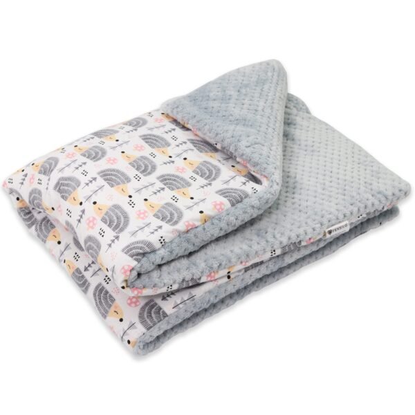 Baby Mulltücher; Mullwindeln; Spucktücher; fensilo; mulltücher baby; mulltücher baby mädchen; spucktücher baby; spucktücher baby mädchen; spucktuch junge; Fensilo baby; Fensilo baby blanket; blanket; baby blanket; newborn; object; knitted; top view; Fensilo.com; white blanket; white; background; beautiful; indoors; sheet; cover; fabric; wash; cushion; bed; polyester; satin; protection; swaddle blanket; comfortable; cotton; hypoallergenic; cute; design; washable; warm; comfy; care; soft; bedroom; set; size; crib; baby crib; outdoor; playground; vacation; park; sleep; colorful; breathable; layers; 2 layers; premium; materials; premium materials; high-quality; quality; unisex; large blanket; wide blanket; long; wide; comfortable blanket; adorable design; adorable animals; lovely animals; luxurious design; porcupine;