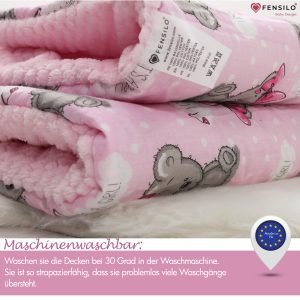 Baby Mulltücher; Mullwindeln; Spucktücher; fensilo; mulltücher baby; mulltücher baby mädchen; spucktücher baby; spucktücher baby mädchen; spucktuch junge; Fensilo baby; Fensilo baby blanket; blanket; baby blanket; newborn; object; knitted; top view; Fensilo.com; white blanket; white; background; beautiful; indoors; sheet; cover; fabric; wash; cushion; bed; polyester; satin; protection; swaddle blanket; comfortable; cotton; hypoallergenic; cute; design; washable; warm; comfy; care; soft; bedroom; set; size; crib; baby crib; outdoor; playground; vacation; park; sleep; colorful; breathable; layers; 2 layers; premium; materials; premium materials; high-quality; quality; unisex; large blanket; wide blanket; long; wide; comfortable blanket; pink; girl; woman; baby girl; cute bear; bearl; forest; forest animals; ribbon;