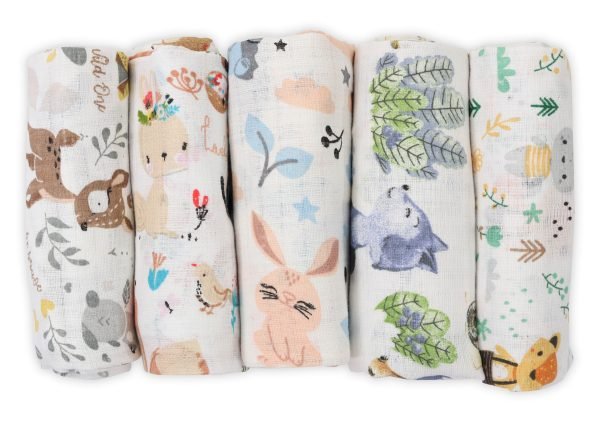 Baby Mulltücher; Mullwindeln; Spucktücher; fensilo; mulltücher baby; mulltücher baby mädchen; spucktücher baby; spucktücher baby mädchen; spucktuch junge; Fensilo baby; Fensilo baby blanket; blanket; baby blanket; newborn; object; knitted; top view; Fensilo.com; white blanket; white; background; beautiful; indoors; sheet; cover; fabric; wash; cushion; bed; polyester; satin; protection; swaddle blanket; comfortable; cotton; hypoallergenic; cute; design; washable; warm; comfy; care; soft; bedroom; set; size; crib; baby crib; outdoor; playground; vacation; park; sleep; colorful; breathable; layers; 2 layers; premium; materials; premium materials; high-quality; quality; unisex; 10 set blankets; animals; fox; rabbit; deer; racoon; rainbow; stars; flowers; adorable animals; forest animals; cute animals; smilling animals;