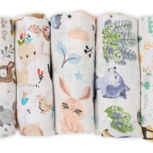 Baby Mulltücher; Mullwindeln; Spucktücher; fensilo; mulltücher baby; mulltücher baby mädchen; spucktücher baby; spucktücher baby mädchen; spucktuch junge; Fensilo baby; Fensilo baby blanket; blanket; baby blanket; newborn; object; knitted; top view; Fensilo.com; white blanket; white; background; beautiful; indoors; sheet; cover; fabric; wash; cushion; bed; polyester; satin; protection; swaddle blanket; comfortable; cotton; hypoallergenic; cute; design; washable; warm; comfy; care; soft; bedroom; set; size; crib; baby crib; outdoor; playground; vacation; park; sleep; colorful; breathable; layers; 2 layers; premium; materials; premium materials; high-quality; quality; unisex; 10 set blankets; animals; fox; rabbit; deer; racoon; rainbow; stars; flowers; adorable animals; forest animals; cute animals; smilling animals;