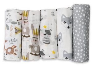 Baby Mulltücher; Mullwindeln; Spucktücher; fensilo; mulltücher baby; ulltücher baby mädchen; pucktücher baby mädchen; spucktuch junge; ensilo baby blanket; blanket; baby blanket; newborn; object; nitted; top view; Fensilo.com; white blanket; white; background; eautiful; indoors; sheet; cover; fabric; wash; cushion; ed; polyester; satin; protection; swaddle blanket; comfortable; otton; hypoallergenic; cute; design; washable; warm; omfy; care; soft; bedroom; set; size; crib; baby crib; outdoor; layground; vacation; park; sleep; colorful; breathable; ayers; 2 layers; premium; materials; premium materials; igh-quality; quality; unisex; 5 set blankets; ray; adorable animals; forest animals; rabbit; deer; indian hut; bear; stars; spucktücher baby; Fensilo baby;