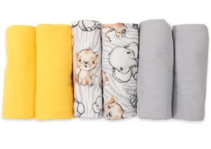 Baby Mulltücher; Mullwindeln; Spucktücher; fensilo; mulltücher baby; mulltücher baby mädchen; spucktücher baby; spucktücher baby mädchen; spucktuch junge; Fensilo baby; Fensilo baby blanket; blanket; baby blanket; newborn; object; knitted; top view; Fensilo.com; white blanket; white; background; beautiful; indoors; sheet; cover; fabric; wash; cushion; bed; polyester; satin; protection; swaddle blanket; comfortable; cotton; hypoallergenic; cute; design; washable; warm; comfy; care; soft; bedroom; set; size; crib; baby crib; outdoor; playground; vacation; park; sleep; colorful; breathable; layers; 2 layers; premium; materials; premium materials; high-quality; quality; unisex; 6 set blankets; Yellow; Gray; Cute animals; adorable animals; baby elephant; baby lion;