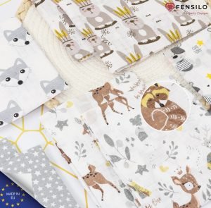 Baby Mulltücher; Mullwindeln; Spucktücher; fensilo; mulltücher baby; mulltücher baby mädchen; spucktücher baby; spucktücher baby mädchen; spucktuch junge; Fensilo baby; Fensilo baby blanket; blanket; baby blanket; newborn; object; knitted; top view; Fensilo.com; white blanket; white; background; beautiful; indoors; sheet; cover; fabric; wash; cushion; bed; polyester; satin; protection; swaddle blanket; comfortable; cotton; hypoallergenic; cute; design; washable; warm; comfy; care; soft; bedroom; set; size; crib; baby crib; outdoor; playground; vacation; park; sleep; colorful; breathable; layers; 2 layers; premium; materials; premium materials; high-quality; quality; unisex; 10 set blankets; adorable animals; cute animals; gray bear; fox; deer; squirrel; stars; bunny;