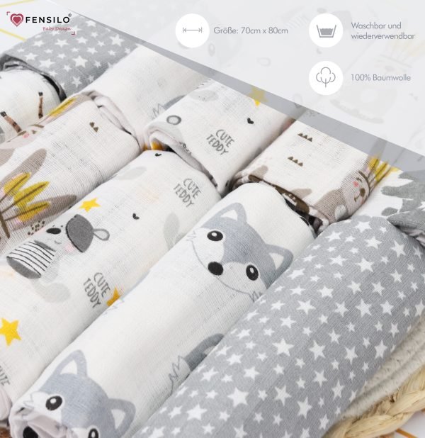 Baby Mulltücher; Mullwindeln; Spucktücher; fensilo; mulltücher baby; mulltücher baby mädchen; spucktücher baby; spucktücher baby mädchen; spucktuch junge; Fensilo baby; Fensilo baby blanket; blanket; baby blanket; newborn; object; knitted; top view; Fensilo.com; white blanket; white; background; beautiful; indoors; sheet; cover; fabric; wash; cushion; bed; polyester; satin; protection; swaddle blanket; comfortable; cotton; hypoallergenic; cute; design; washable; warm; comfy; care; soft; bedroom; set; size; crib; baby crib; outdoor; playground; vacation; park; sleep; colorful; breathable; layers; 2 layers; premium; materials; premium materials; high-quality; quality; unisex; 10 set blankets; adorable animals; cute animals; gray bear; fox; deer; squirrel; stars; bunny;
