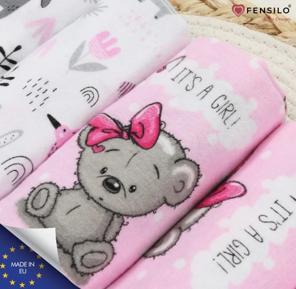 Baby Mulltücher; Mullwindeln; Spucktücher; fensilo; mulltücher baby; mulltücher baby mädchen; spucktücher baby; spucktücher baby mädchen; spucktuch junge; Fensilo baby; Fensilo baby blanket; blanket; baby blanket; newborn; object; knitted; top view; Fensilo.com; white blanket; white; background; beautiful; indoors; sheet; cover; fabric; wash; cushion; bed; polyester; satin; protection; swaddle blanket; comfortable; cotton; hypoallergenic; cute; design; washable; warm; comfy; care; soft; bedroom; set; size; crib; baby crib; outdoor; playground; vacation; park; sleep; colorful; breathable; layers; 2 layers; premium; materials; premium materials; high-quality; quality; unisex; 6 set blankets; girly; women; girl; pink; adorable animals; cute animals; bear; squirrel; rabbit; forest animals; maternity; pregnant;