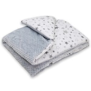 Baby Mulltücher; Mullwindeln; Spucktücher; fensilo; mulltücher baby; mulltücher baby mädchen; spucktücher baby; spucktücher baby mädchen; spucktuch junge; Fensilo baby; Fensilo baby blanket; blanket; baby blanket; newborn; object; knitted; top view; Fensilo.com; white blanket; white; background; beautiful; indoors; sheet; cover; fabric; wash; cushion; bed; polyester; satin; protection; swaddle blanket; comfortable; cotton; hypoallergenic; cute; design; washable; warm; comfy; care; soft; bedroom; set; size; crib; baby crib; outdoor; playground; vacation; park; sleep; colorful; breathable; layers; 2 layers; premium; materials; premium materials; high-quality; quality; unisex; 70cmx100xcm; soft blanket; blanket with gray stars;