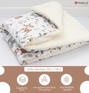 Baby Mulltücher; Mullwindeln; Spucktücher; fensilo; mulltücher baby; mulltücher baby mädchen; spucktücher baby; spucktücher baby mädchen; spucktuch junge; Fensilo baby; Fensilo baby blanket; blanket; baby blanket; newborn; object; knitted; top view; Fensilo.com; white blanket; white; background; beautiful; indoors; sheet; cover; fabric; wash; cushion; bed; polyester; satin; protection; swaddle blanket; comfortable; cotton; hypoallergenic; cute; design; washable; warm; comfy; care; soft; bedroom; set; size; crib; baby crib; outdoor; playground; vacation; park; sleep; colorful; breathable; layers; 2 layers; premium; materials; premium materials; high-quality; quality; unisex; large blanket; wide blanket; long; wide; comfortable blanket; adorable design; adorable animals; lovely animals; luxurious design; deer; leaves; indian hut;