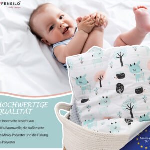 Baby Mulltücher; Mullwindeln; Spucktücher; fensilo; mulltücher baby; mulltücher baby mädchen; spucktücher baby; spucktücher baby mädchen; spucktuch junge; Fensilo baby; Fensilo baby blanket; blanket; baby blanket; newborn; object; knitted; top view; Fensilo.com; white blanket; white; background; beautiful; indoors; sheet; cover; fabric; wash; cushion; bed; polyester; satin; protection; swaddle blanket; comfortable; cotton; hypoallergenic; cute; design; washable; warm; comfy; care; soft; bedroom; set; size; crib; baby crib; outdoor; playground; vacation; park; sleep; colorful; breathable; layers; 2 layers; premium; materials; premium materials; high-quality; quality; unisex; large blanket; wide blanket; long; wide; comfortable blanket; adorable design; adorable animals; lovely animals; luxurious design; deer; leaves;