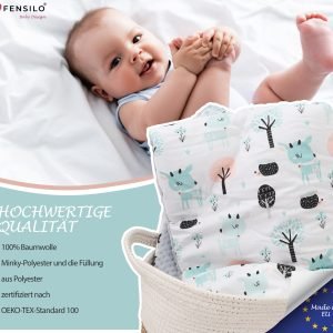 Baby Mulltücher; Mullwindeln; Spucktücher; fensilo; mulltücher baby; mulltücher baby mädchen; spucktücher baby; spucktücher baby mädchen; spucktuch junge; Fensilo baby; Fensilo baby blanket; blanket; baby blanket; newborn; object; knitted; top view; Fensilo.com; white blanket; white; background; beautiful; indoors; sheet; cover; fabric; wash; cushion; bed; polyester; satin; protection; swaddle blanket; comfortable; cotton; hypoallergenic; cute; design; washable; warm; comfy; care; soft; bedroom; set; size; crib; baby crib; outdoor; playground; vacation; park; sleep; colorful; breathable; layers; 2 layers; premium; materials; premium materials; high-quality; quality; unisex; large blanket; wide blanket; long; wide; comfortable blanket; adorable design; adorable animals; lovely animals; luxurious design; deer; leaves;