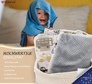 Baby Mulltücher; Mullwindeln; Spucktücher; fensilo; mulltücher baby; mulltücher baby mädchen; spucktücher baby; spucktücher baby mädchen; spucktuch junge; Fensilo baby; Fensilo baby blanket; blanket; baby blanket; newborn; object; knitted; top view; Fensilo.com; white blanket; white; background; beautiful; indoors; sheet; cover; fabric; wash; cushion; bed; polyester; satin; protection; swaddle blanket; comfortable; cotton; hypoallergenic; cute; design; washable; warm; comfy; care; soft; bedroom; set; size; crib; baby crib; outdoor; playground; vacation; park; sleep; colorful; breathable; layers; 2 layers; premium; materials; premium materials; high-quality; quality; unisex; large blanket; wide blanket; long; wide; comfortable blanket; adorable design; cars; city design; trees; buildings; animated city;