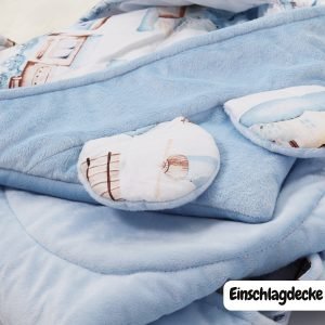 Baby Mulltücher; Mullwindeln; Spucktücher; fensilo; mulltücher baby; mulltücher baby mädchen; spucktücher baby; spucktücher baby mädchen; spucktuch junge; Fensilo baby; Fensilo baby blanket; blanket; baby blanket; newborn; object; knitted; top view; Fensilo.com; background; beautiful; indoors; sheet; cover; fabric; wash; cushion; bed; polyester; satin; protection; swaddle blanket; comfortable; cotton; hypoallergenic; cute; design; washable; warm; comfy; care; soft; bedroom; set; size; baby pillow; crib; baby crib; outdoor; playground; vacation; park; sleep; colorful; breathable; layers; 2 layers; premium; materials; premium materials; high-quality; quality; indoor; boy; boy blanket; baby boy; bear; animals; adorable; high quality;